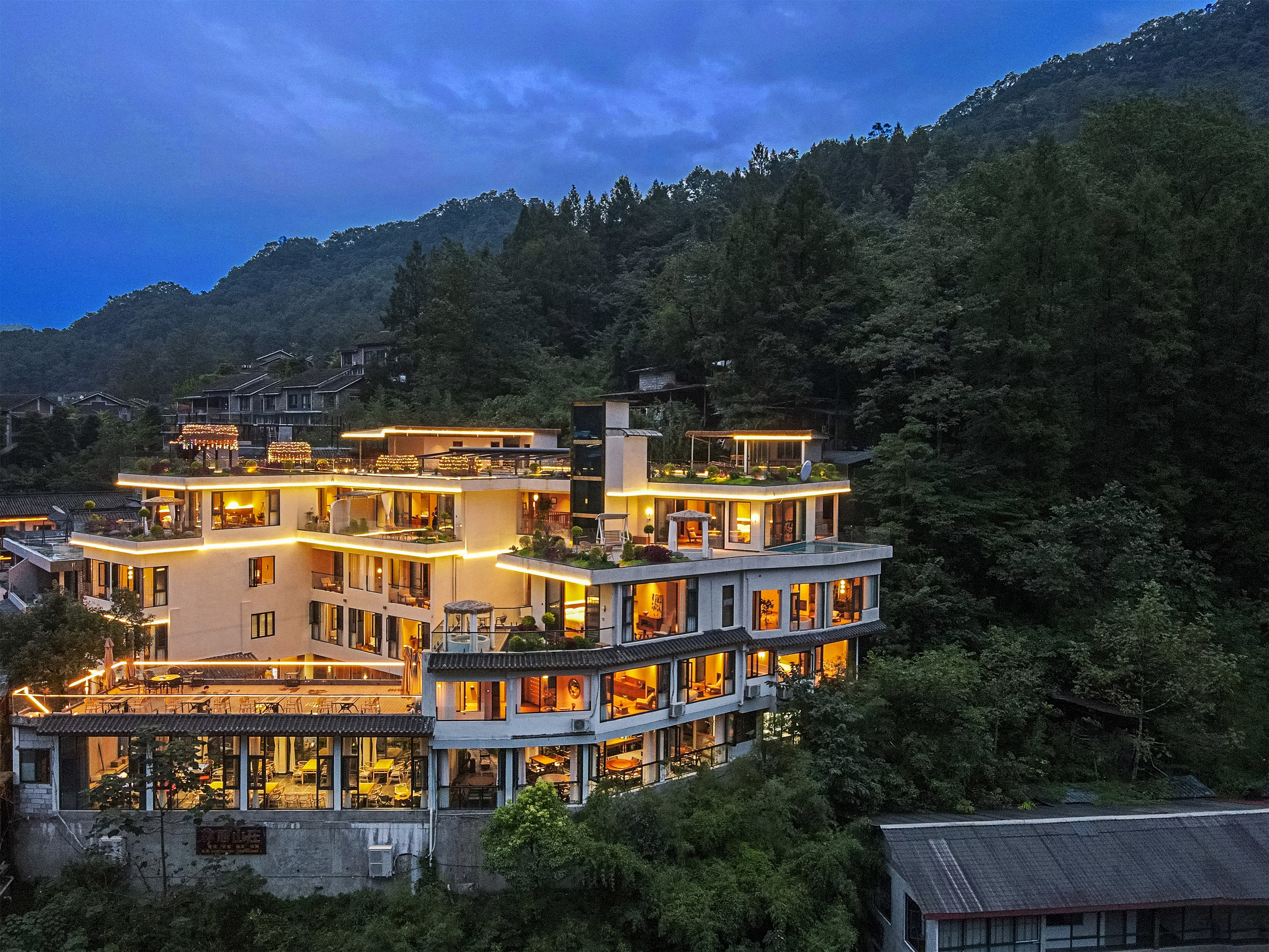 青城山 观山寓泊民宿  大床房