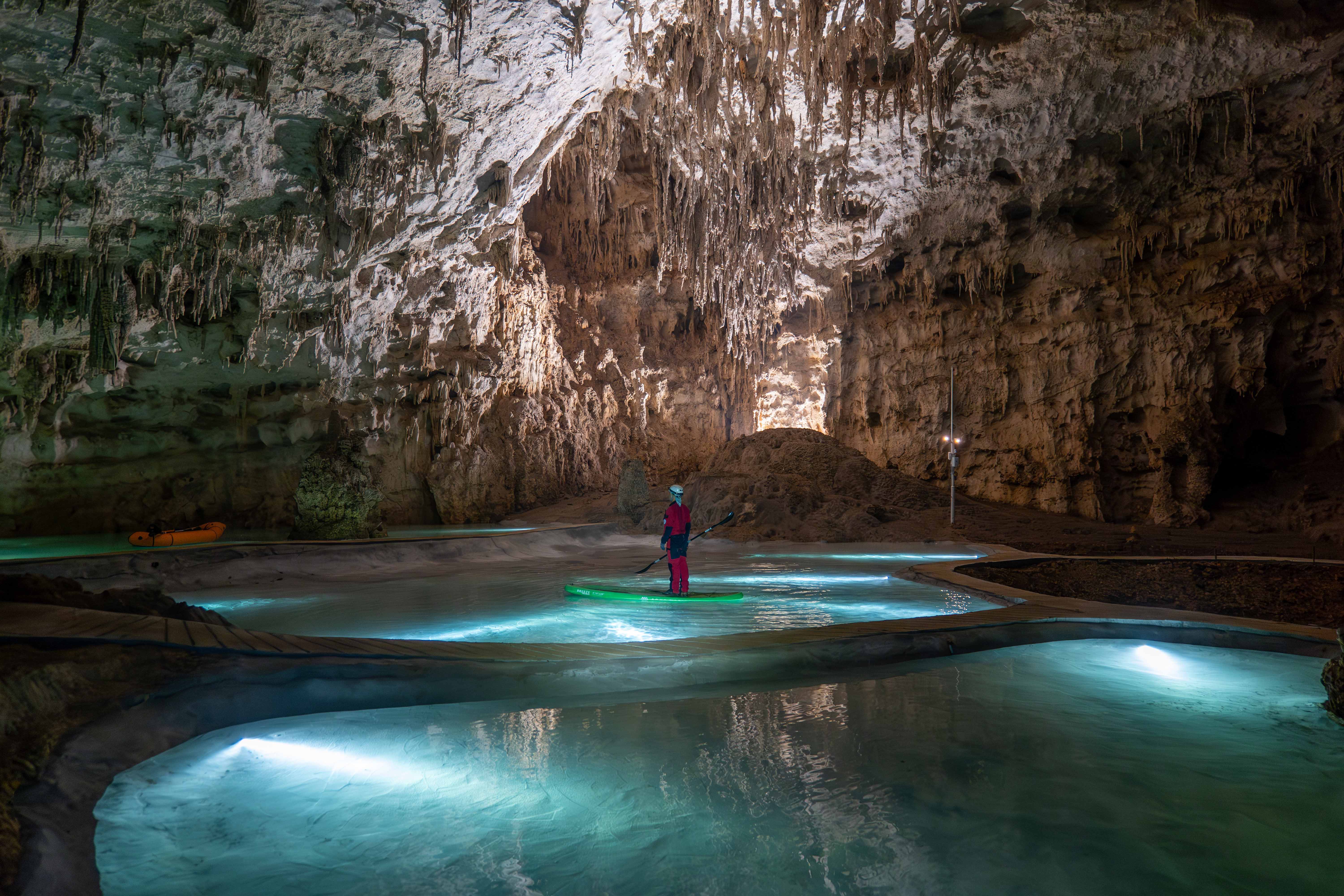 燕子洞水潭全景